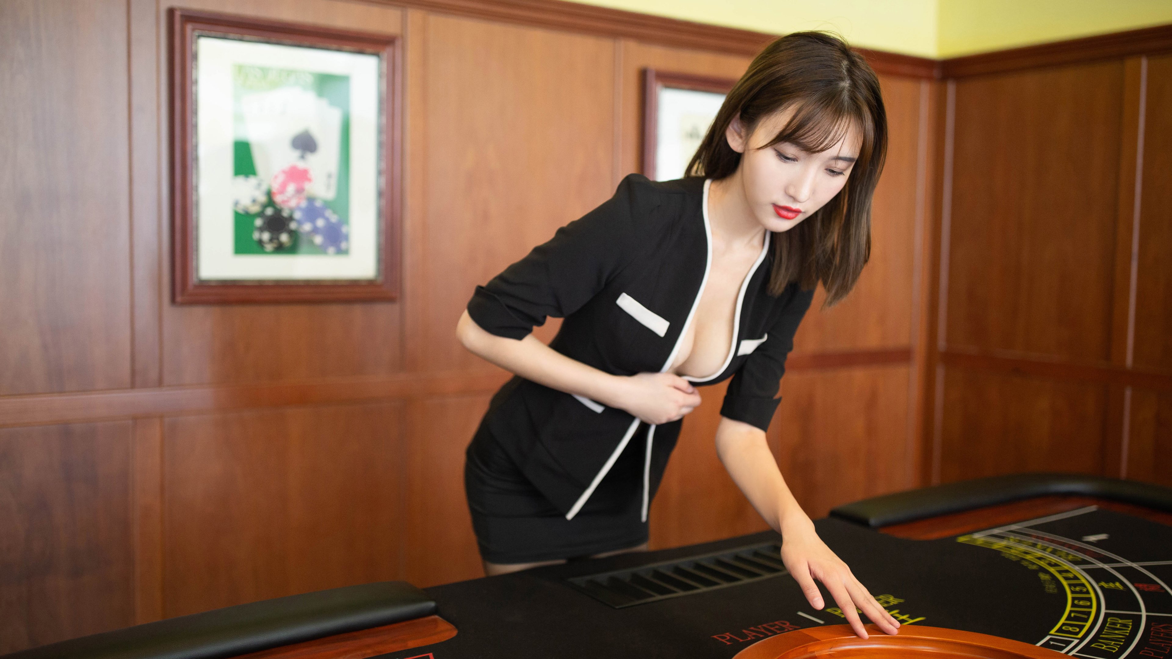 中国篮球运动员海外举办交流赛，经验丰富，中国篮球外籍教练