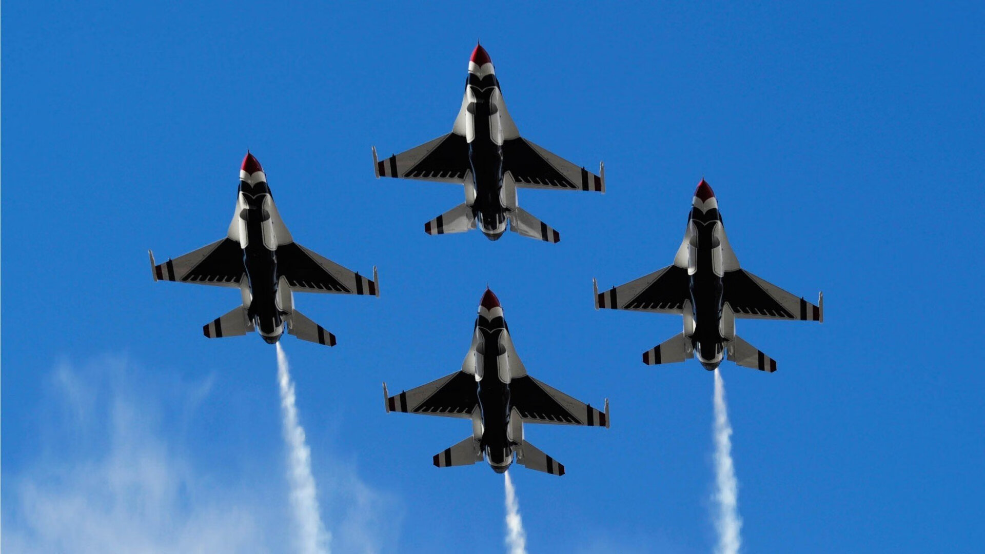 荷兰骑手 Maikel van der Vleuten 在巴黎奥运会个人障碍赛中荣获铜牌，与马匹 Beauville Z 一同创造历史。