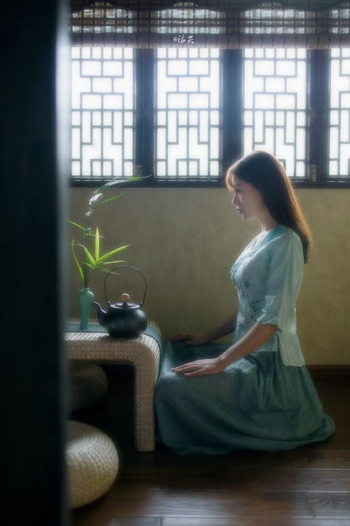 荷兰骑手 Sanne de Jong 在巴黎奥运会三项赛中获得第七名，展现出色表现。