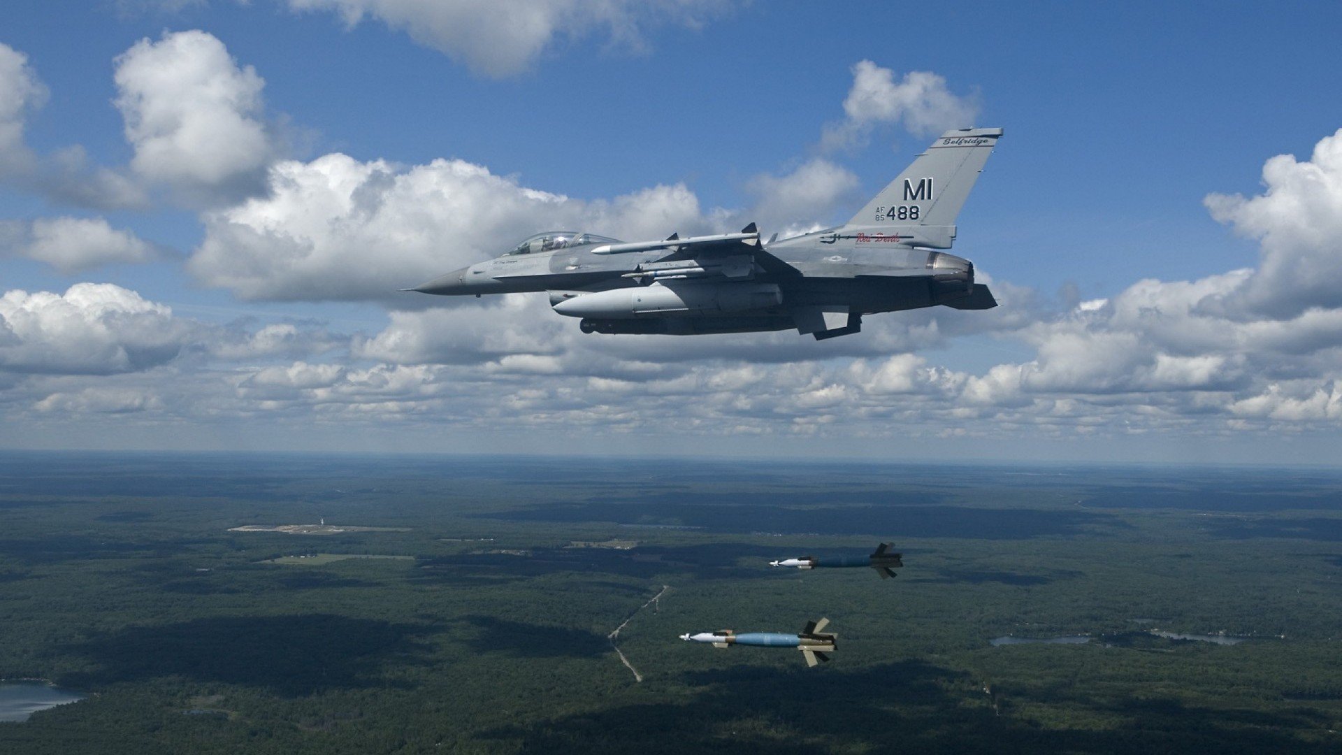 伊朗骑手卡尔·阿里·阿尔达比在巴黎奥运会上首次亮相即夺得障碍赛银牌，表现出色。