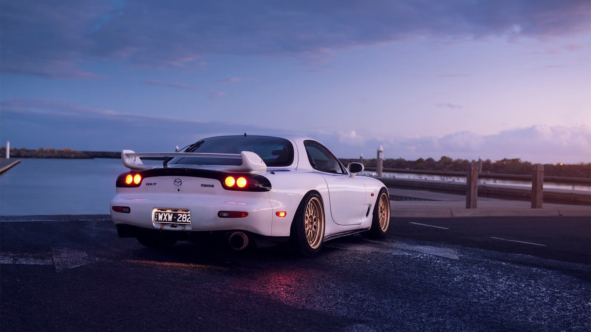 佛罗伦萨利用换人时机加强进攻端压力，佛罗伦萨降级时的阵容