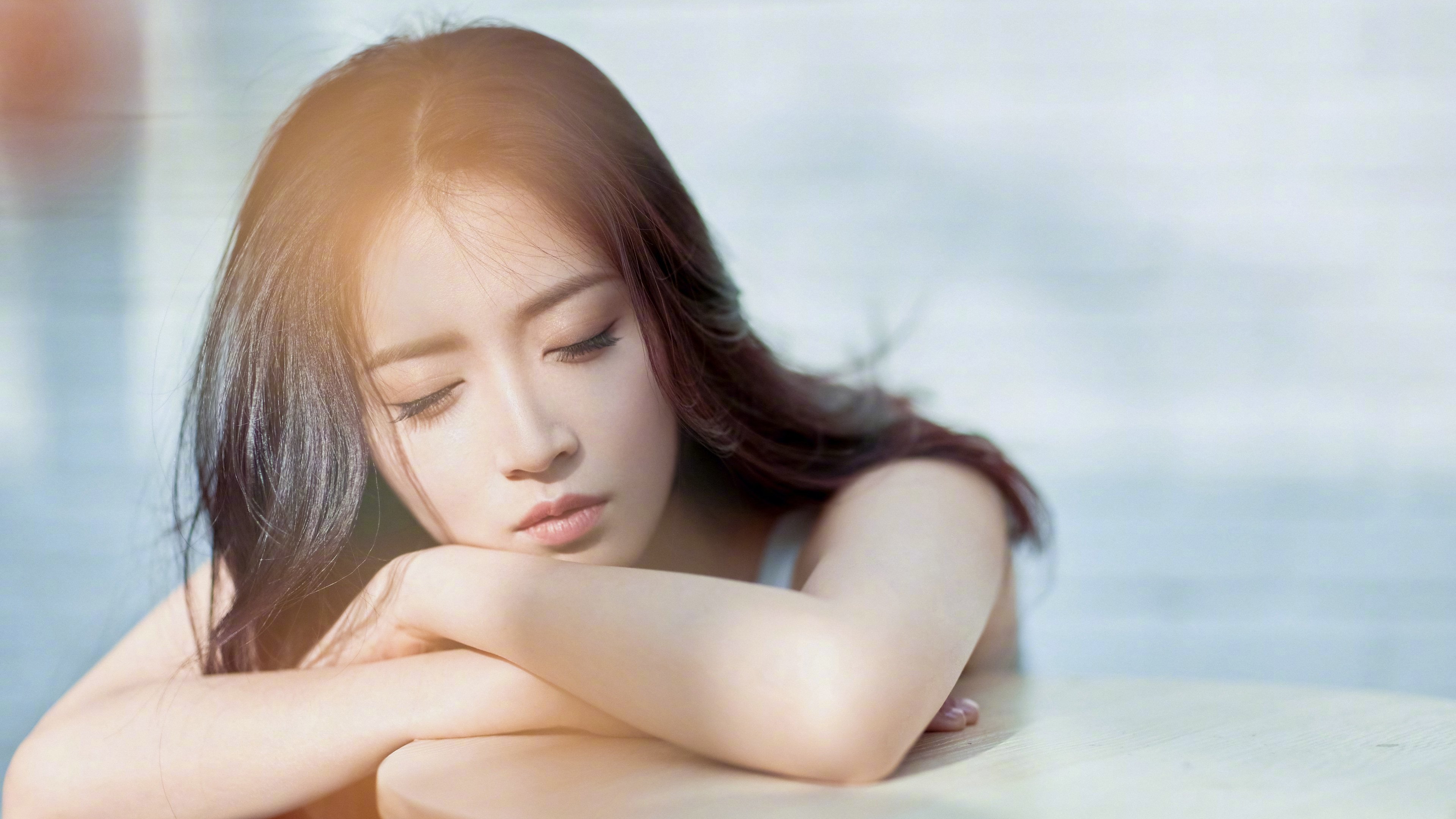 赫罗纳节奏切换流畅保持攻防平衡，赫罗纳队服